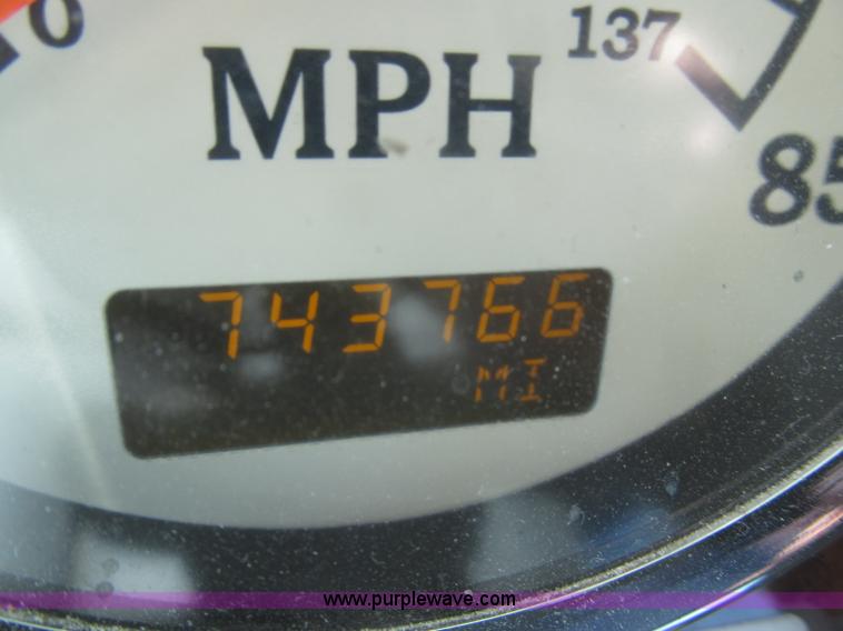 image for item F7344 2007 International 9400i semi truck