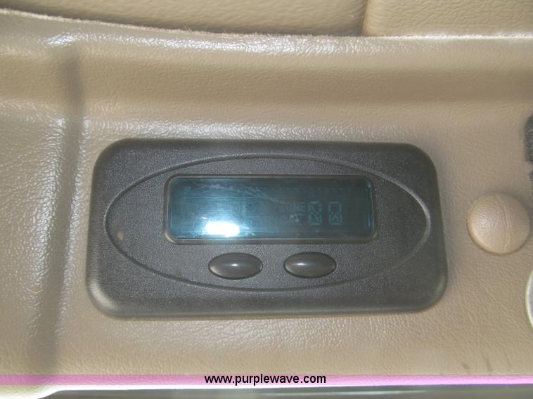 image for item F7344 2007 International 9400i semi truck