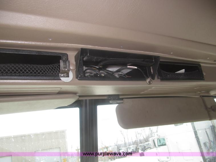 image for item F7344 2007 International 9400i semi truck