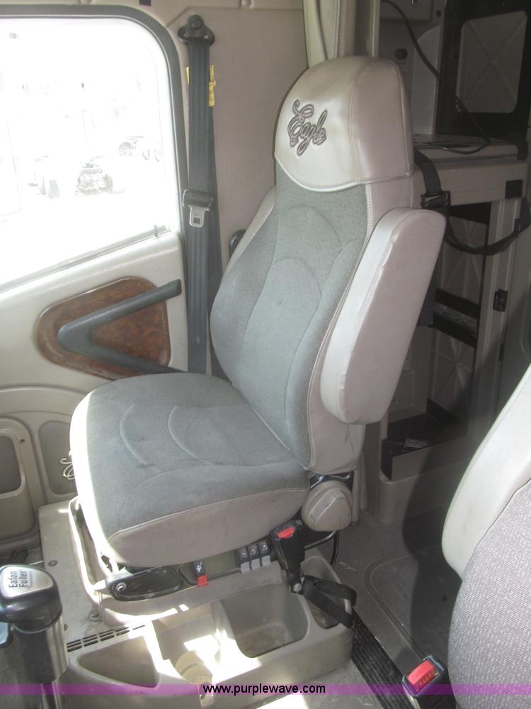 image for item F7344 2007 International 9400i semi truck