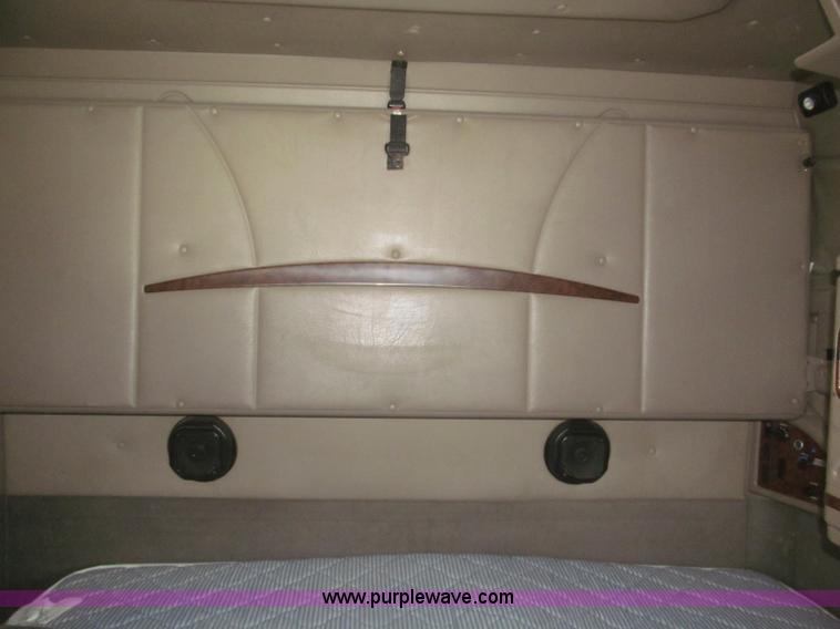 image for item F7344 2007 International 9400i semi truck