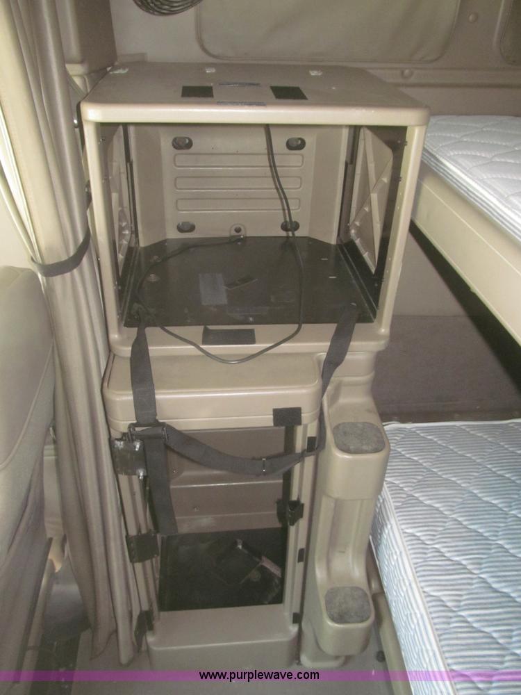 image for item F7344 2007 International 9400i semi truck