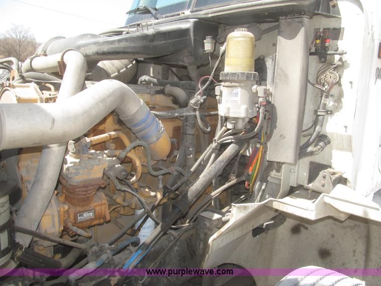 image for item F7344 2007 International 9400i semi truck