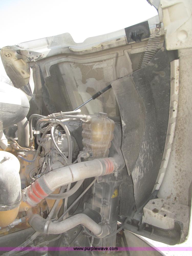 image for item F7344 2007 International 9400i semi truck