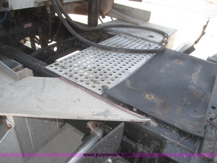 image for item F7344 2007 International 9400i semi truck