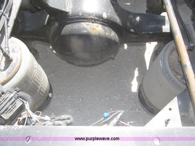 image for item F7344 2007 International 9400i semi truck