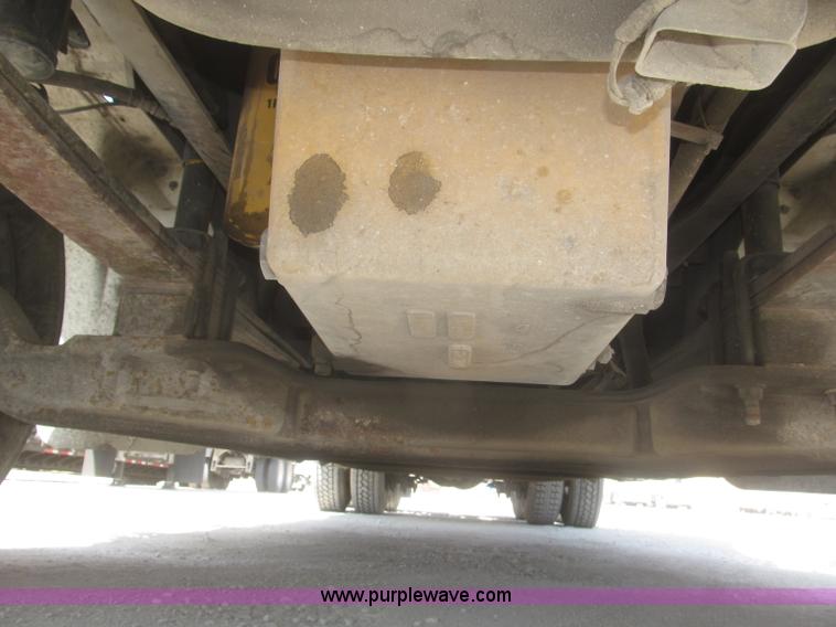 image for item F7344 2007 International 9400i semi truck