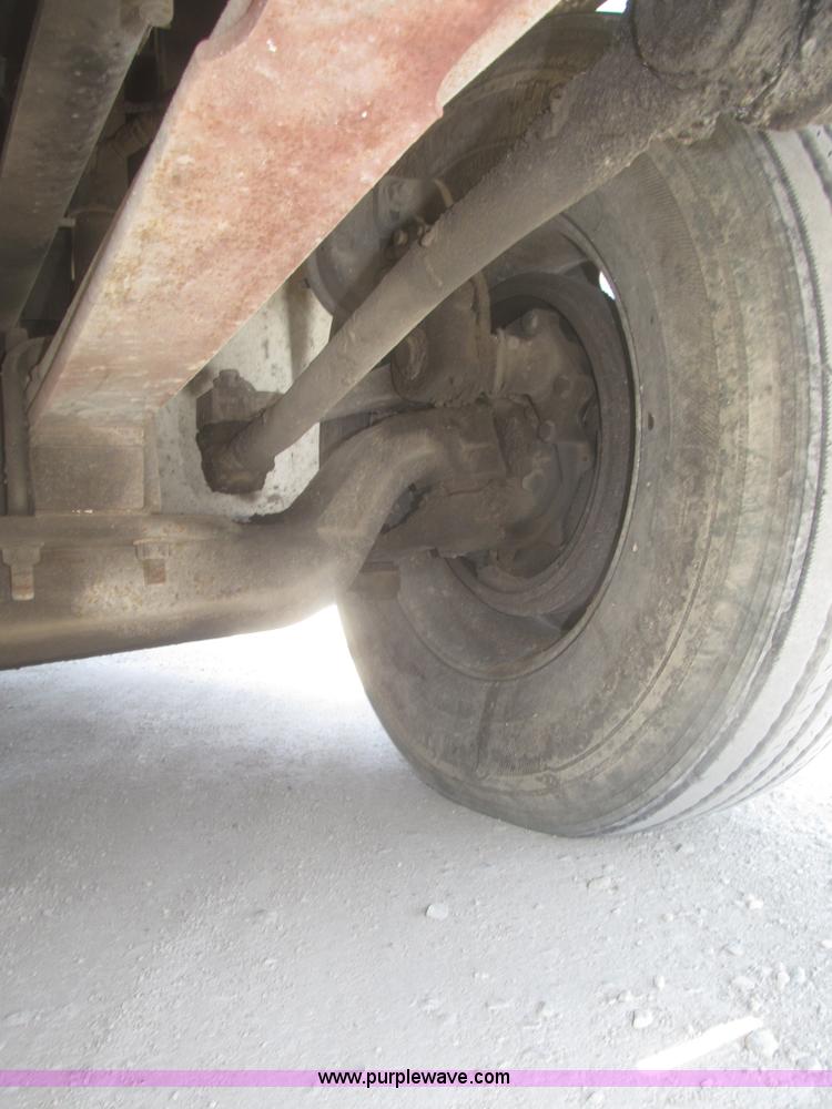 image for item F7344 2007 International 9400i semi truck