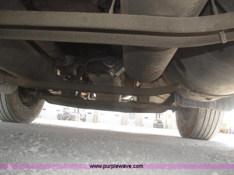 image for item F7344 2007 International 9400i semi truck