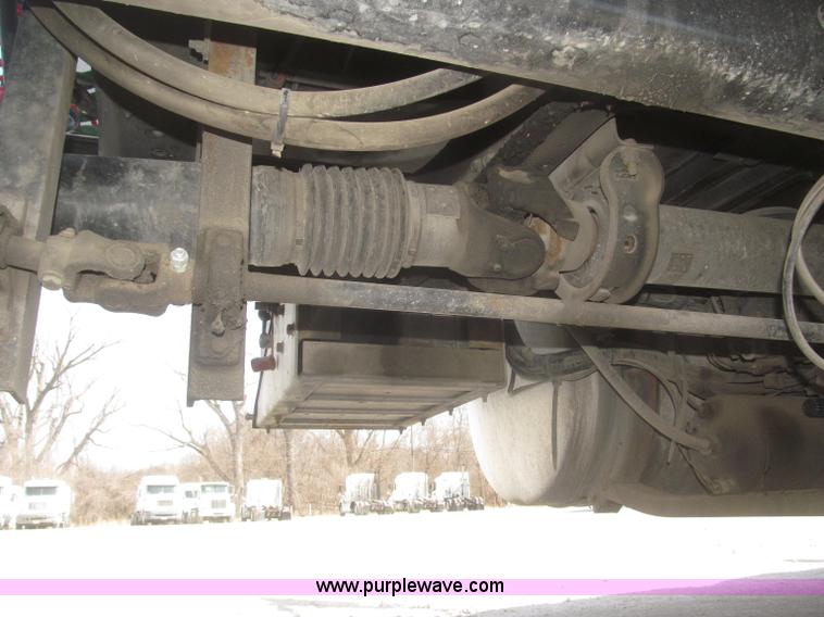 image for item F7344 2007 International 9400i semi truck