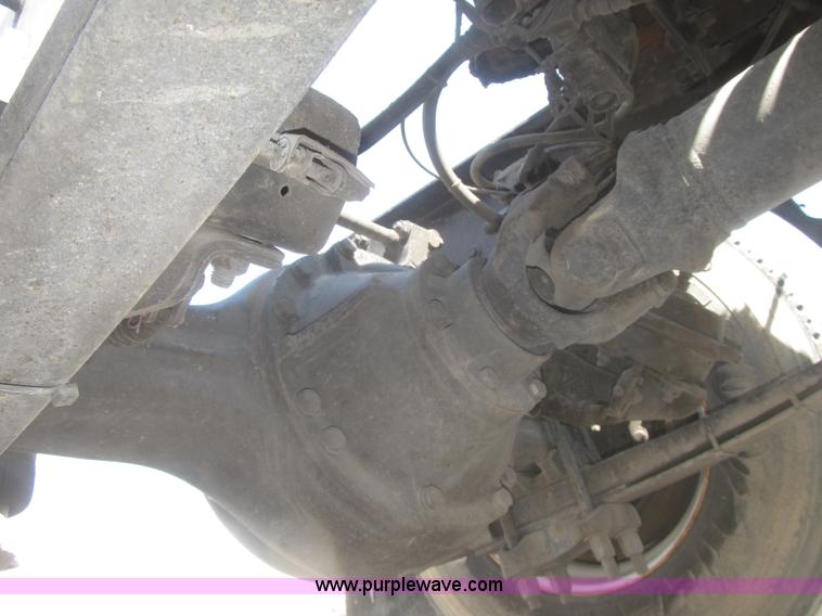 image for item F7344 2007 International 9400i semi truck