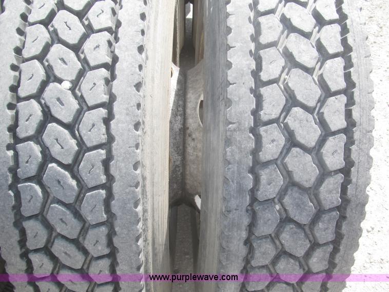 image for item F7344 2007 International 9400i semi truck