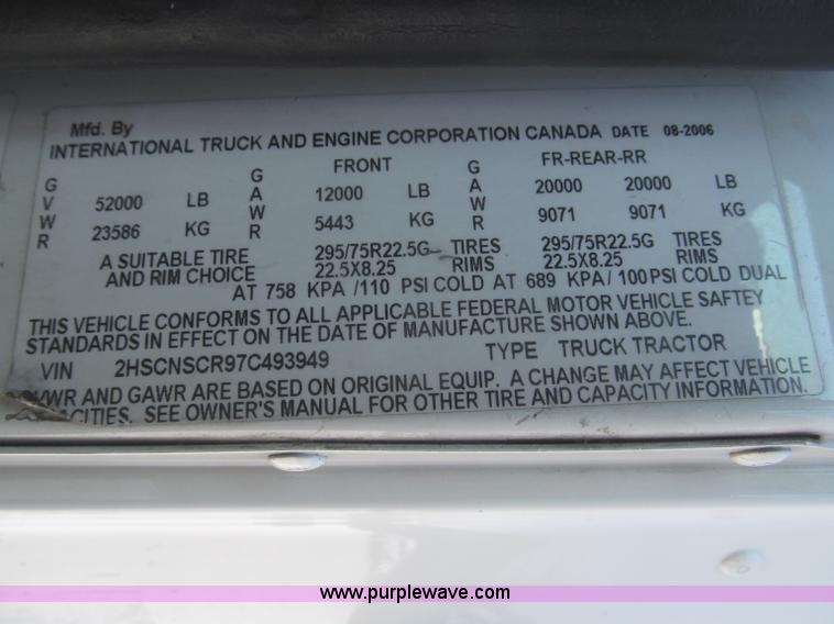 image for item F7344 2007 International 9400i semi truck
