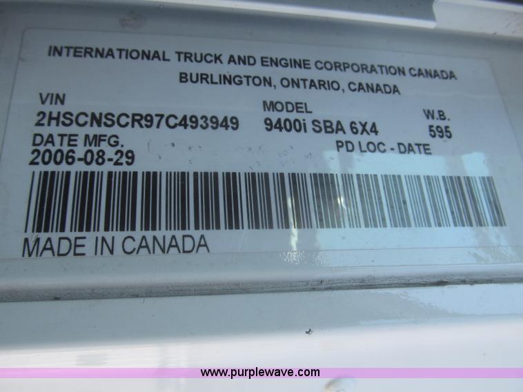 image for item F7344 2007 International 9400i semi truck