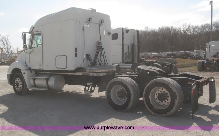 image for item F7345 2005 Freightliner Columbia semi truck