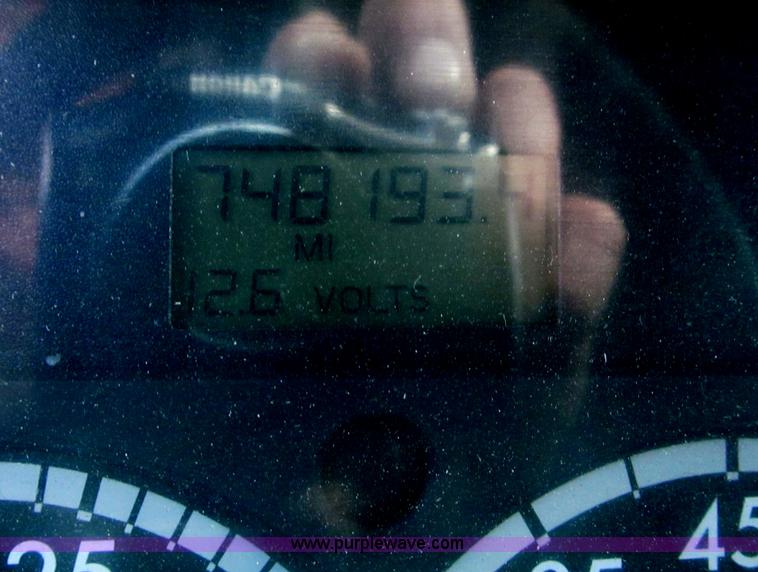 image for item F7345 2005 Freightliner Columbia semi truck