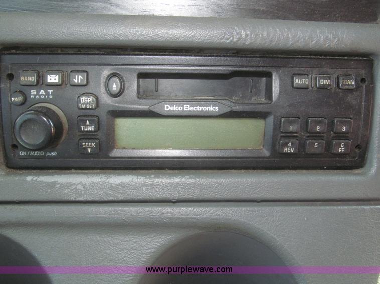 image for item F7345 2005 Freightliner Columbia semi truck