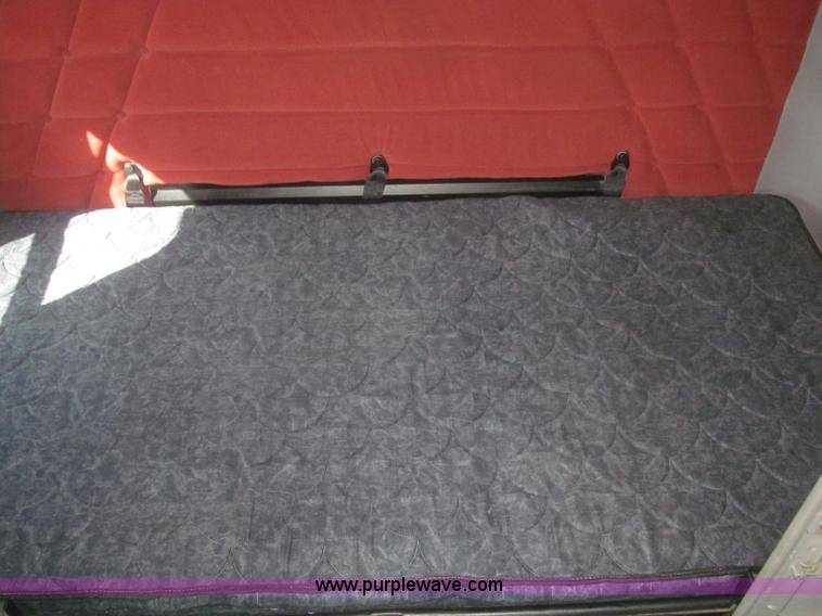 image for item F7345 2005 Freightliner Columbia semi truck