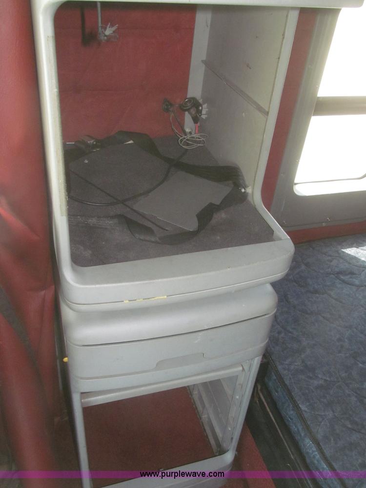 image for item F7345 2005 Freightliner Columbia semi truck