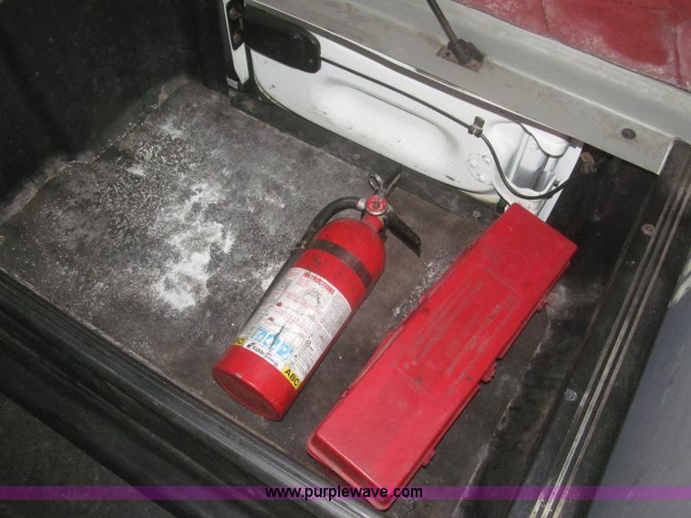 image for item F7345 2005 Freightliner Columbia semi truck