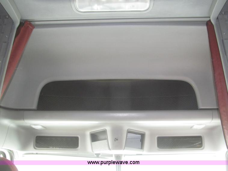 image for item F7345 2005 Freightliner Columbia semi truck