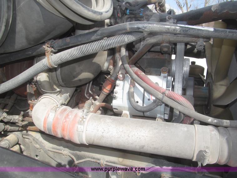 image for item F7345 2005 Freightliner Columbia semi truck