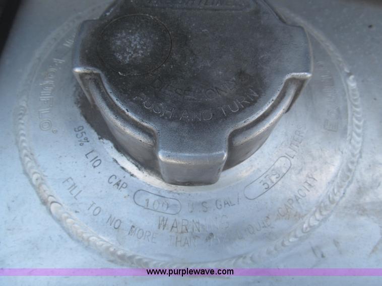 image for item F7345 2005 Freightliner Columbia semi truck