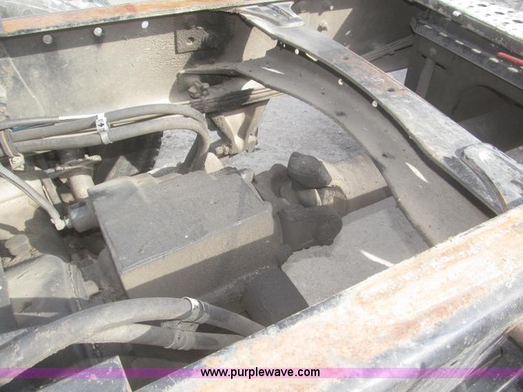 image for item F7345 2005 Freightliner Columbia semi truck