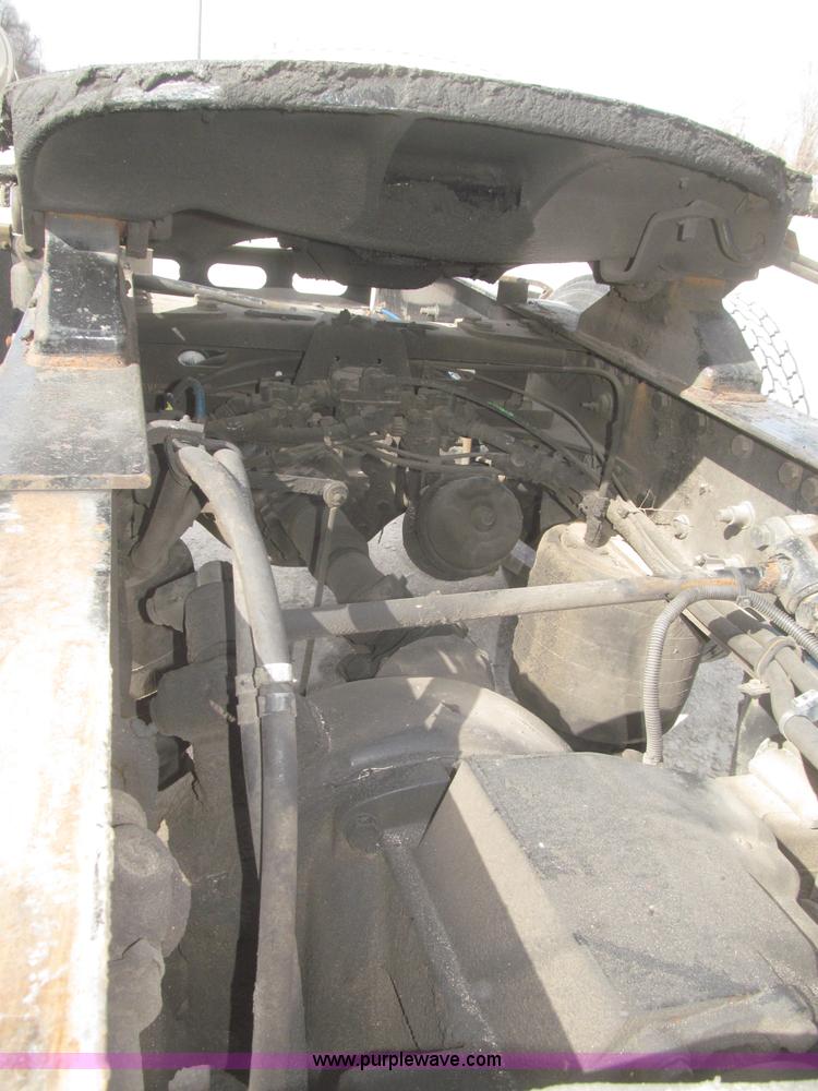 image for item F7345 2005 Freightliner Columbia semi truck