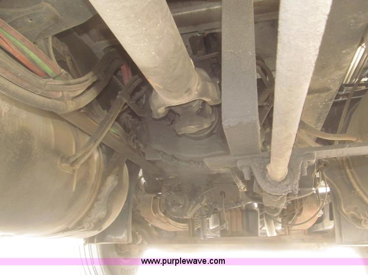 image for item F7345 2005 Freightliner Columbia semi truck