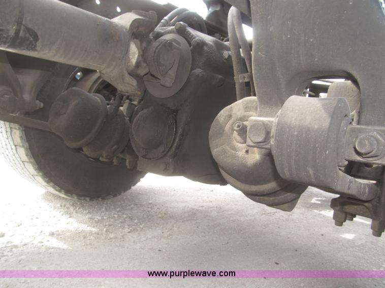 image for item F7345 2005 Freightliner Columbia semi truck