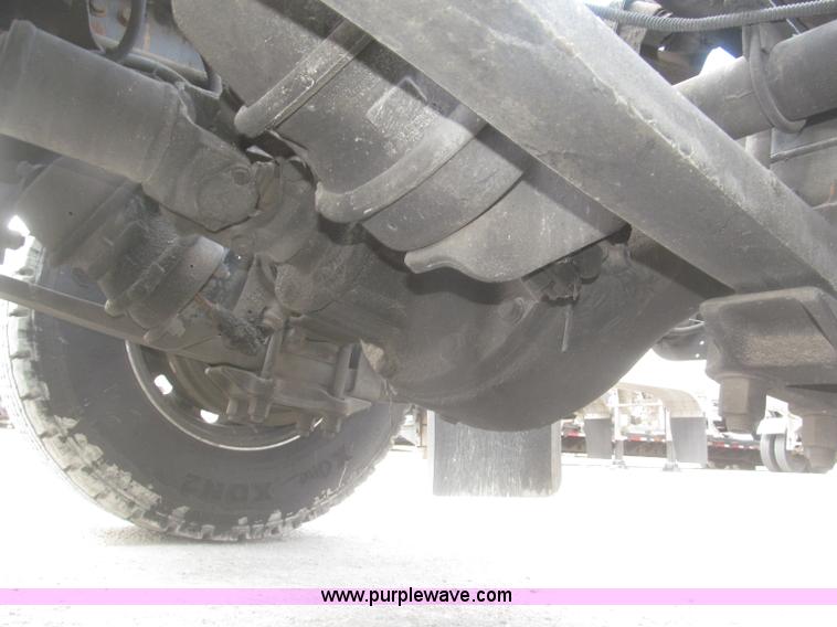 image for item F7345 2005 Freightliner Columbia semi truck