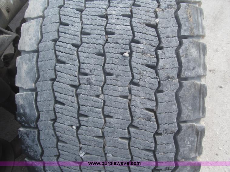 image for item F7345 2005 Freightliner Columbia semi truck