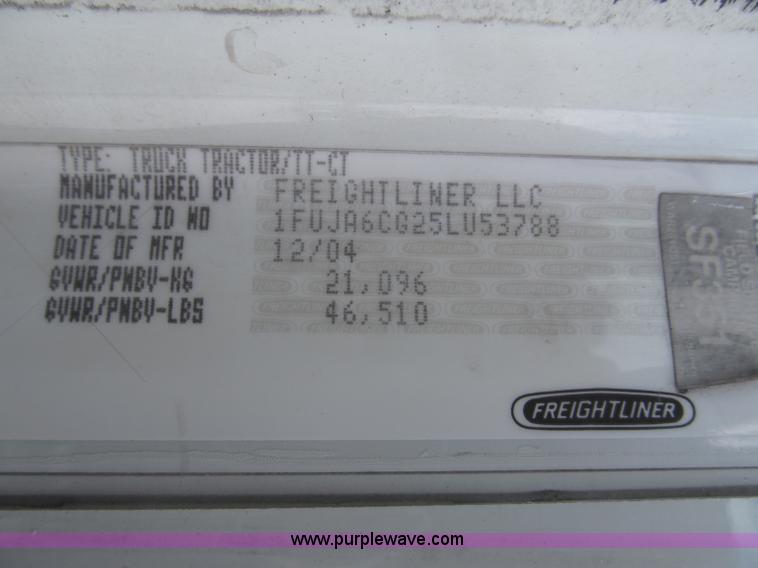 image for item F7345 2005 Freightliner Columbia semi truck