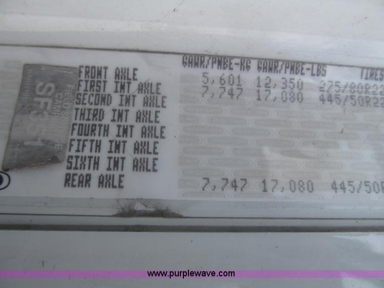 image for item F7345 2005 Freightliner Columbia semi truck