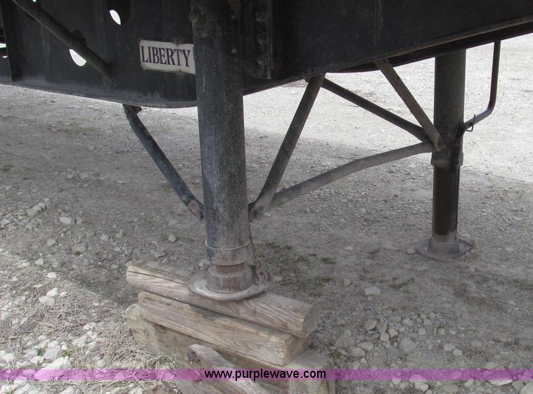 image for item G2335 1989 Transcraft TL90K-45 split-axle flatbed trailer