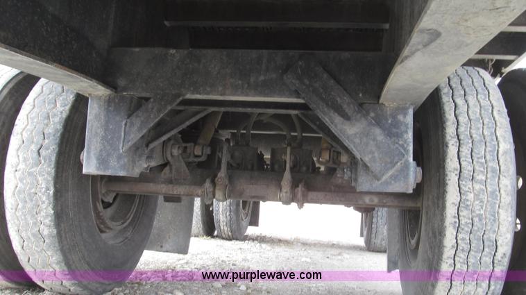 image for item G2335 1989 Transcraft TL90K-45 split-axle flatbed trailer
