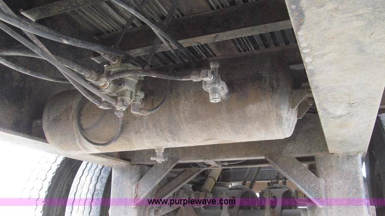 image for item G2335 1989 Transcraft TL90K-45 split-axle flatbed trailer