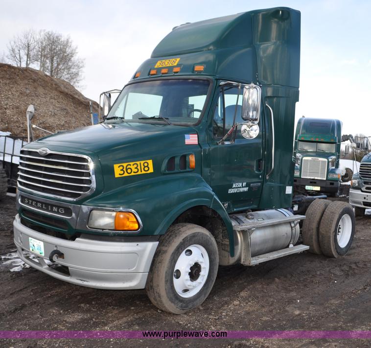image for item G6440 2007 Sterling A9500 semi truck