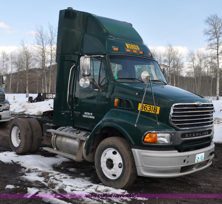 image for item G6440 2007 Sterling A9500 semi truck
