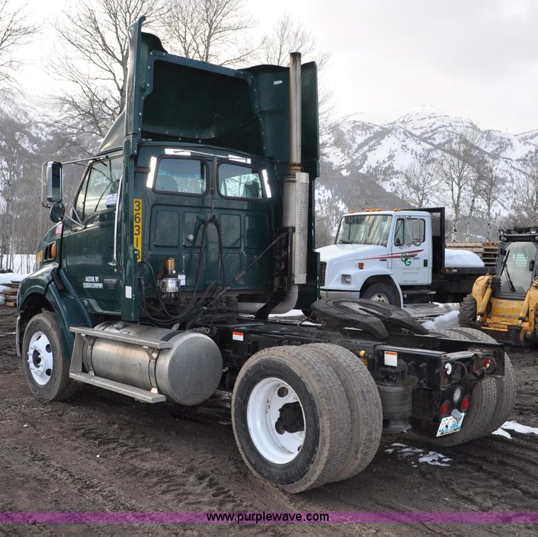 image for item G6440 2007 Sterling A9500 semi truck