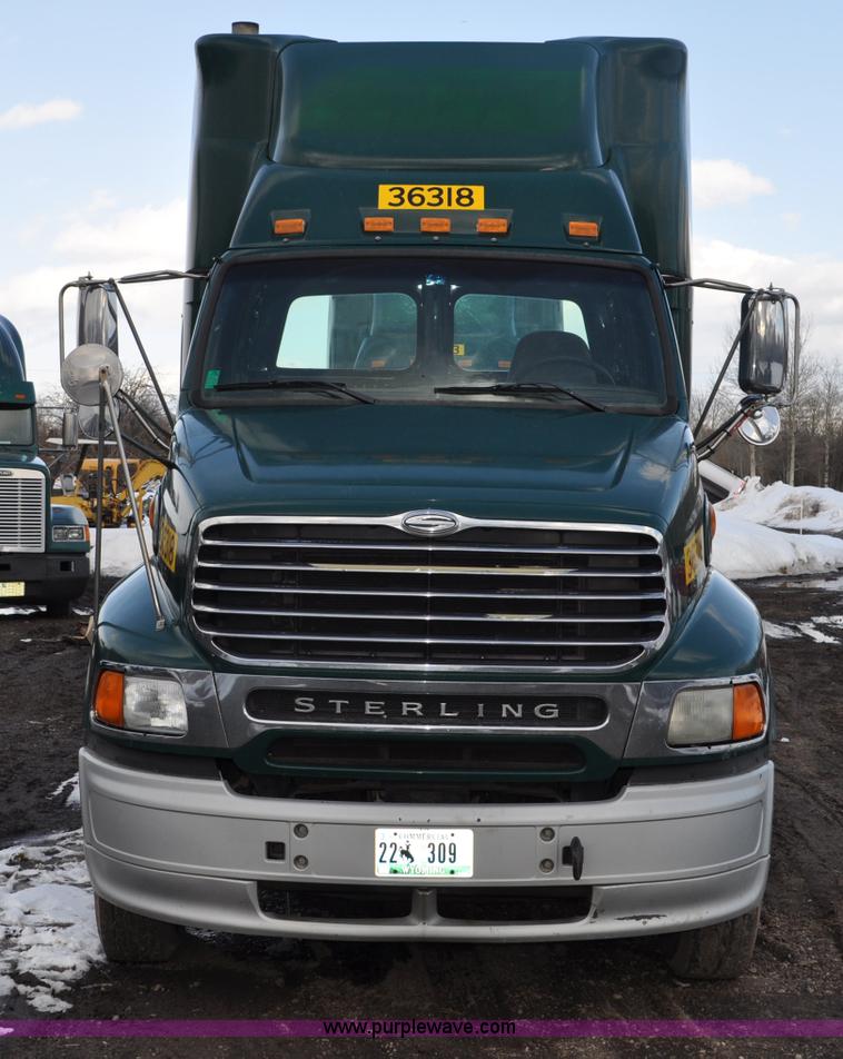 image for item G6440 2007 Sterling A9500 semi truck