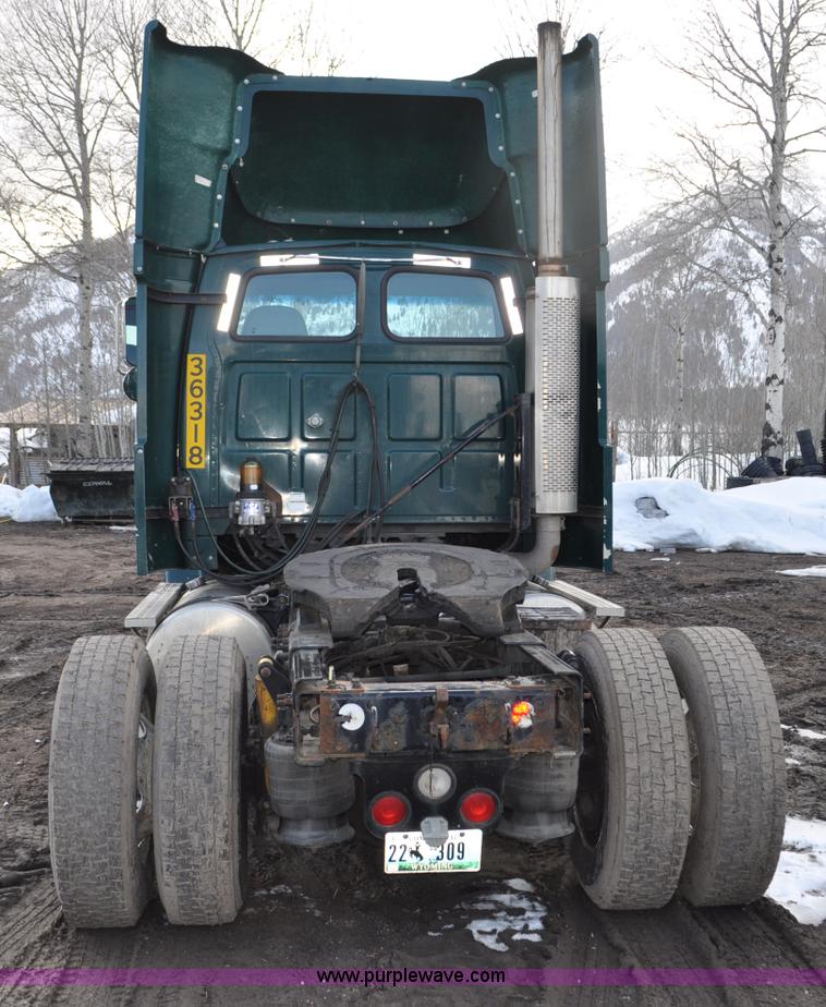 image for item G6440 2007 Sterling A9500 semi truck