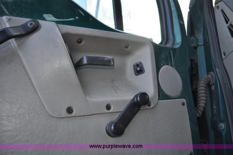 image for item G6440 2007 Sterling A9500 semi truck