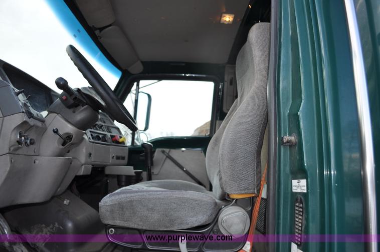 image for item G6440 2007 Sterling A9500 semi truck