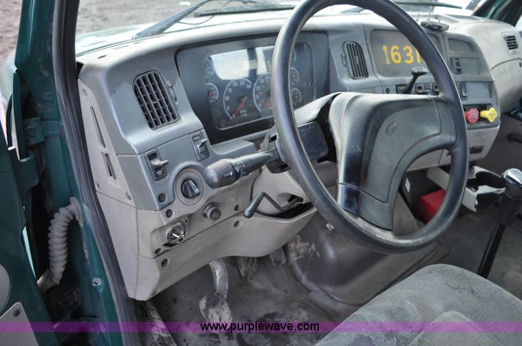 image for item G6440 2007 Sterling A9500 semi truck