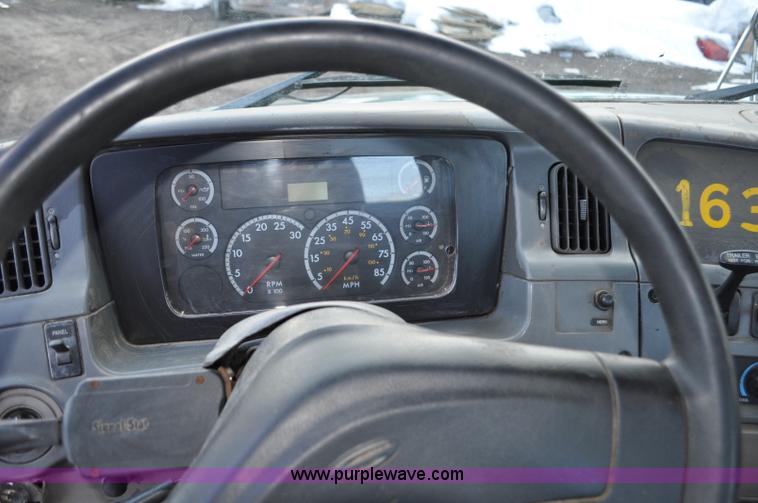 image for item G6440 2007 Sterling A9500 semi truck