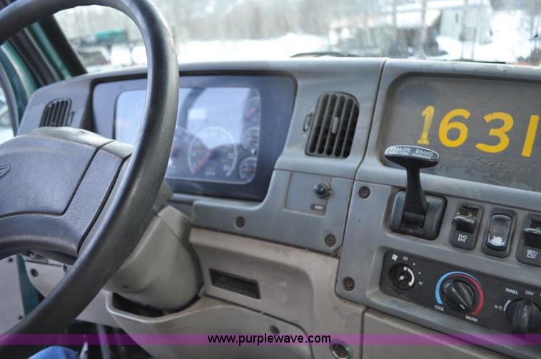 image for item G6440 2007 Sterling A9500 semi truck