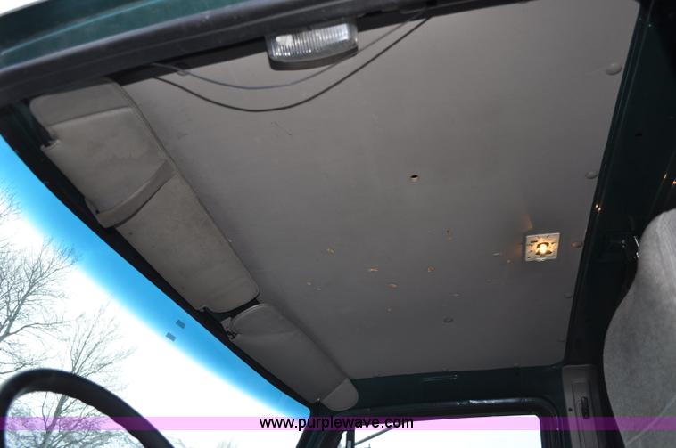 image for item G6440 2007 Sterling A9500 semi truck