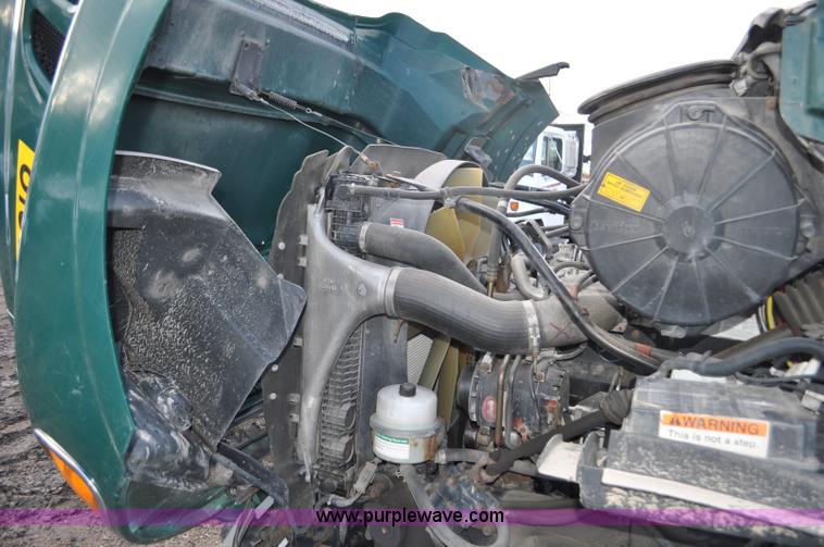 image for item G6440 2007 Sterling A9500 semi truck